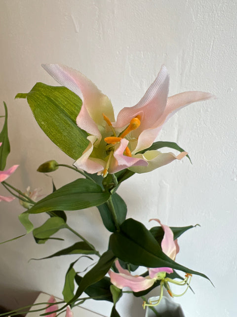 Gloriosa spray zacht roze 120 cm