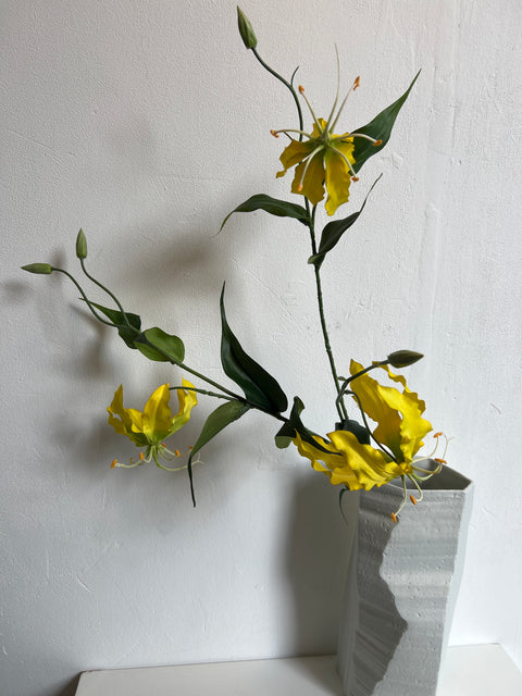 Gloriosa spray geel 90 cm