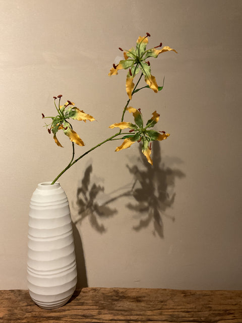Gloriosa spray 64 cm yellow