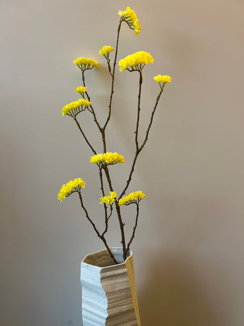 Bloesemtak Limonium 110 cm geel