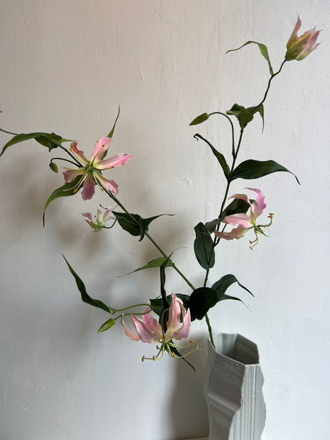 Gloriosa spray zacht roze 120 cm
